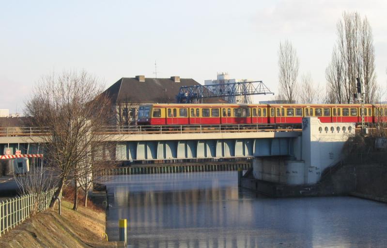 Eisenbahnbrücke über den Neuköllner Schiffahrtskanal