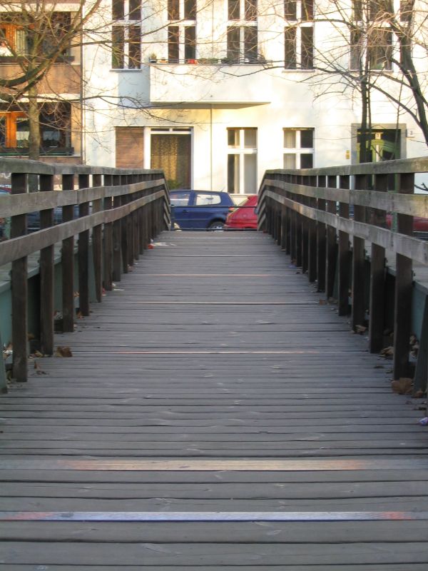 Fußgängerbrücke über den Neuköllner Schifffahrtskanal