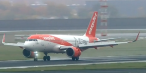 A320 neo EasyJet landet am BER